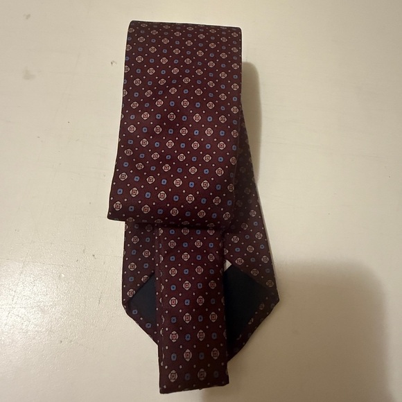 Yves Saint Laurent Burgundy and Blue Patterned Tie. 100% silk - Picture 3 of 8